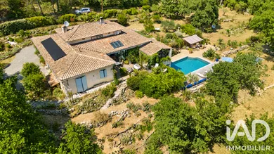 Maison traditionnelle à Tourrettes (83440)