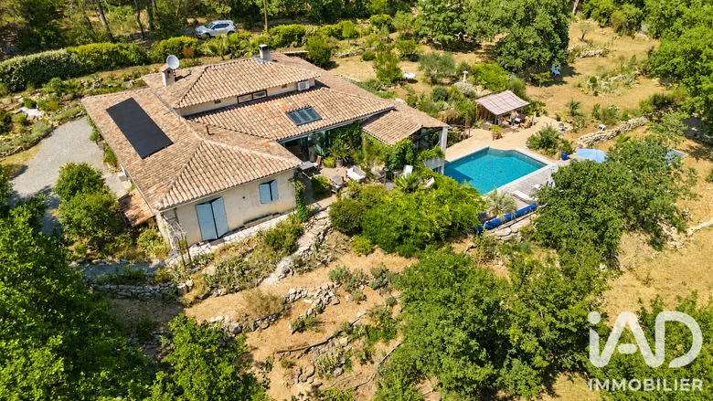 Maison 8 pièces 270 m² · à Tourrettes · 270 m² · 995 000 €