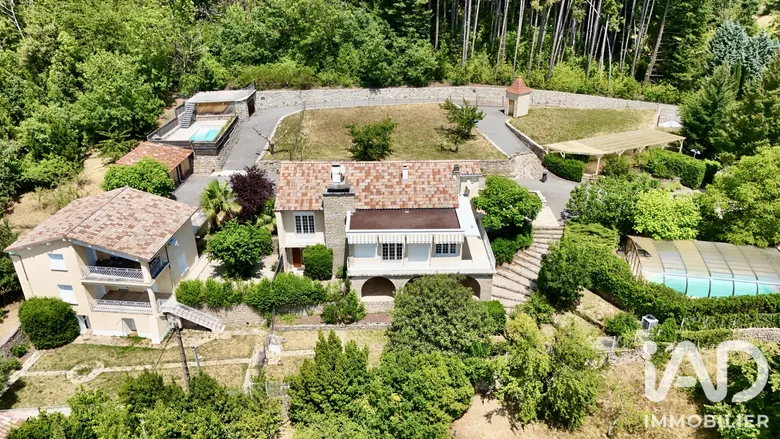 Maison 11 pièces 321 m² · à Meyras · 321 m² · 880 000 €