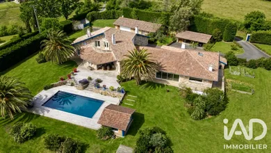 Architectural house in Urrugne (64122)