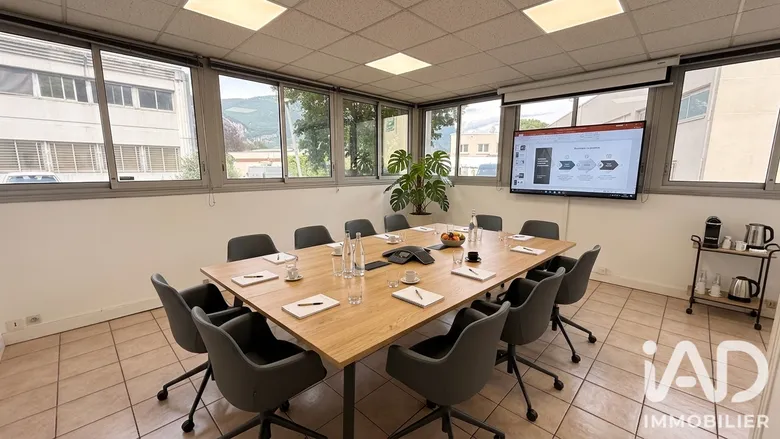 Murs commerciaux à Saint-Martin-le-Vinoux (38950) · 148 m² · 185 000 €