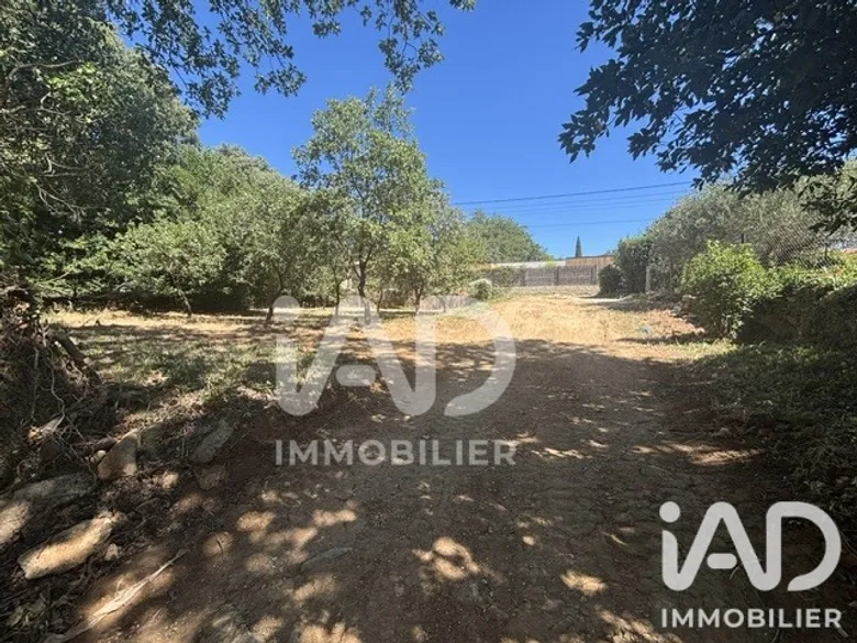 Terrain à Vers-Pont-du-Gard (30210) · 200 000 €