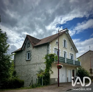 Building in Piégut-Pluviers (24360)