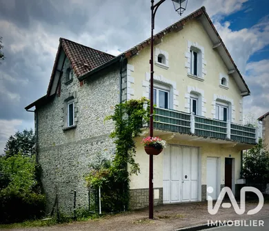 Building in Piégut-Pluviers (24360)