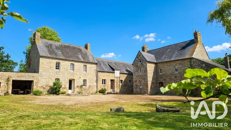 Maison 6 pièces 215 m² · à Ploubezre · 215 m² · 416 000 €