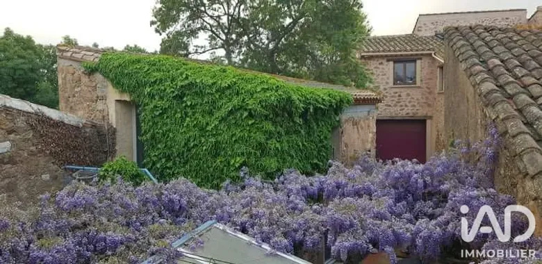 Maison 6 pièces 218 m² · à Montséret · 218 m² · 240 000 €