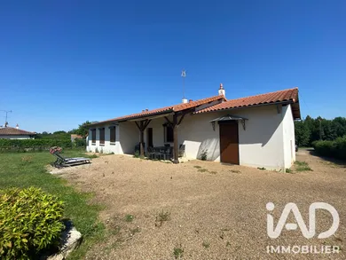 House in Azay-le-Brûlé (79400)