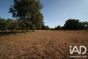 Terrain à bâtir à Montpezat-de-Quercy (82270)