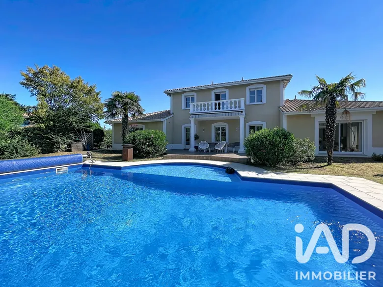 Maison 6 pièces 190 m² · à Vourles · 190 m² · 1 045 000 €