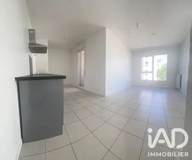 Apartment in Vaulx-en-Velin (69120)