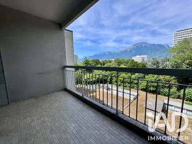 Apartment in Grenoble (38100)
