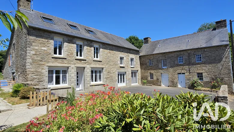 Maison 8 pièces 211 m² · à Plouguenast · 211 m² · 311 500 €