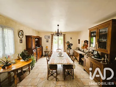 Detached house in Mont-Saint-Père (02400)