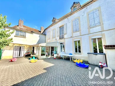 Maison de ville à Villeneuve-sur-Yonne (89500)