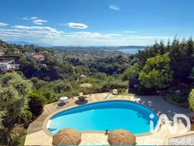 Architectural house in Cannes (06400)
