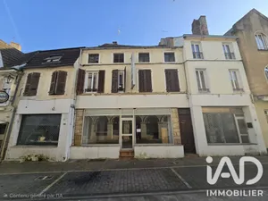 Building in Saint-Jean-de-Losne (21170)