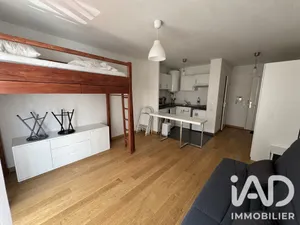 Apartment in Paris (75019)