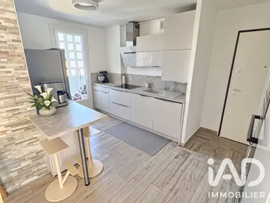 Apartment in Bandol (83150)