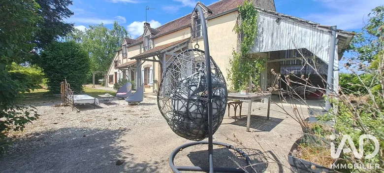 Maison 8 pièces 196 m² · à Saint-Hilaire-les-Andrésis · 196 m² · 279 000 €