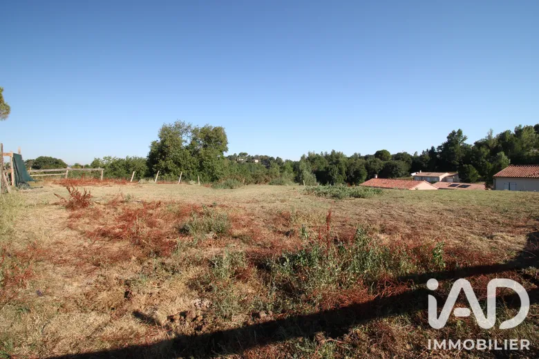 Terrain à Monclar-de-Quercy (82230) · 55 000 €