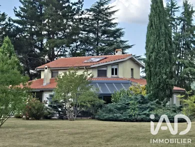 Architectural house in Ponlat-Taillebourg (31210)