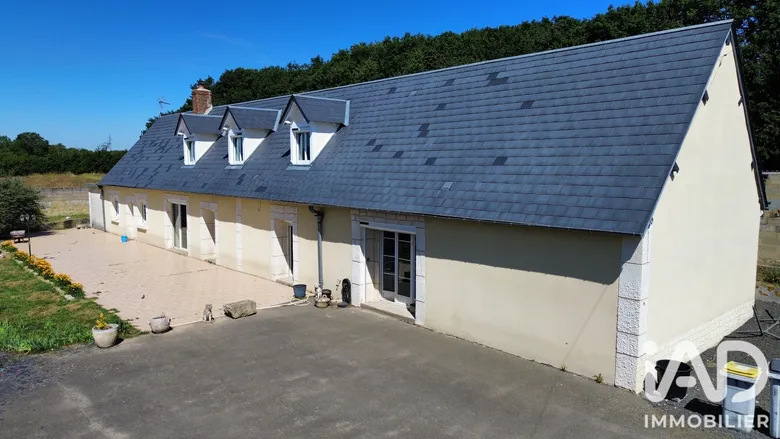 Maison 6 pièces 226 m² · à Bonneval · 226 m² · 270 000 €