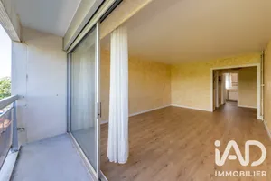 Apartment in Chevilly-Larue (94550)