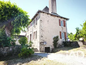 Maison à Lapeyrugue (15120)