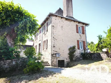 Maison à Lapeyrugue (15120)