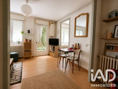Apartment in Bordeaux (33800)