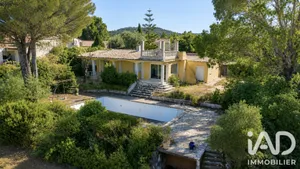 Maison de campagne à Cogolin (83310)