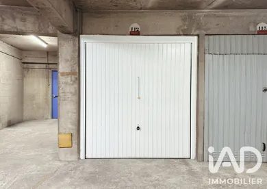Parking à Paris (75011)