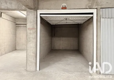 Parking à Paris (75011)