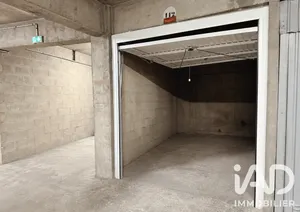 Parking à Paris (75011)