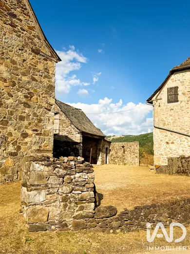 Ferme à Entraygues-sur-Truyère (12140)