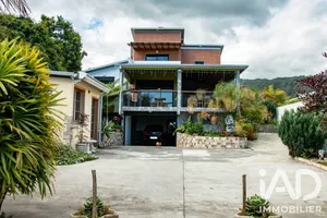 Architectural house in Entre-Deux (97414)
