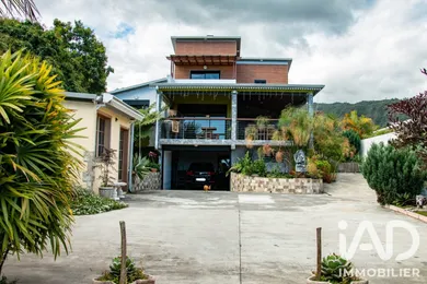 Maison d'architecte à Entre-Deux (97414)