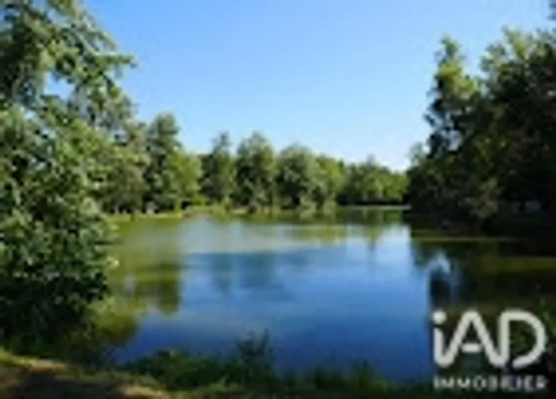 Terrain loisirs à Saint-Victor-de-Morestel (38510) · 385 000 €