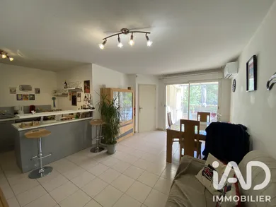 Appartement à Eyguières (13430)