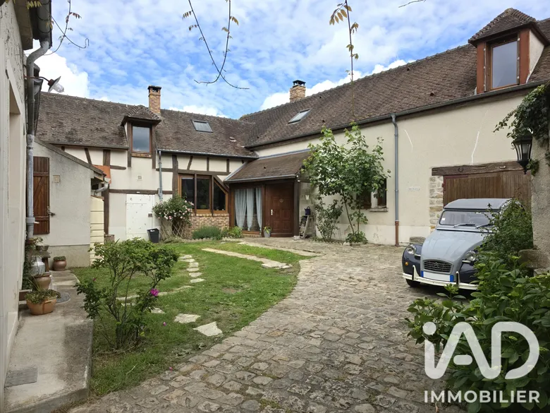 Maison 8 pièces 205 m² · à Vinneuf · 205 m² · 259 000 €
