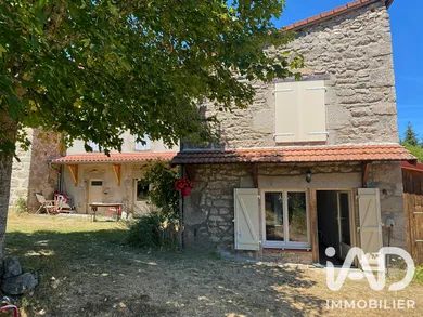 Maison de campagne à Saint-Germain-l'Herm (63630)