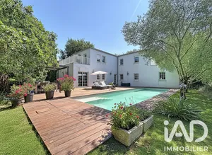 Architectural house in Saint-Jean (31240)