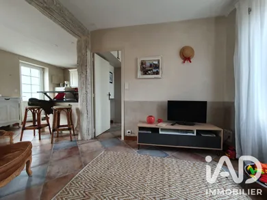 Detached house in Ambon (56190)