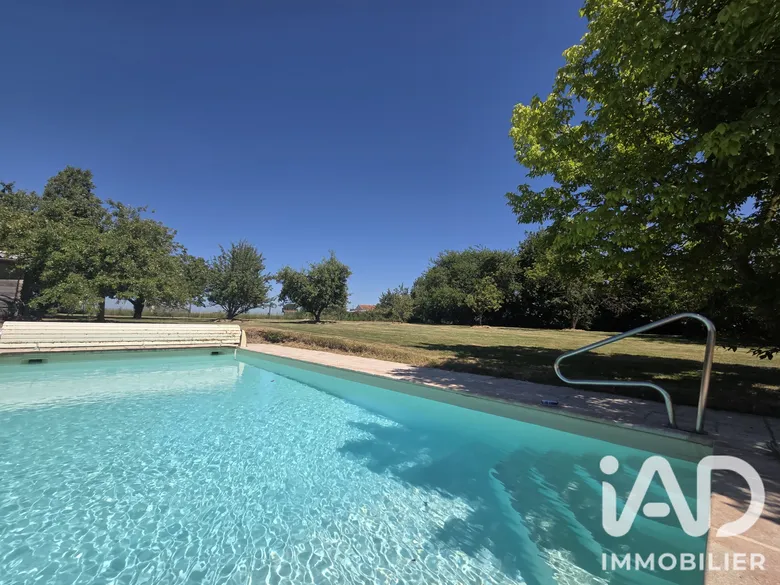 Maison 8 pièces 235 m² · à Dangers · 235 m² · 330 000 €