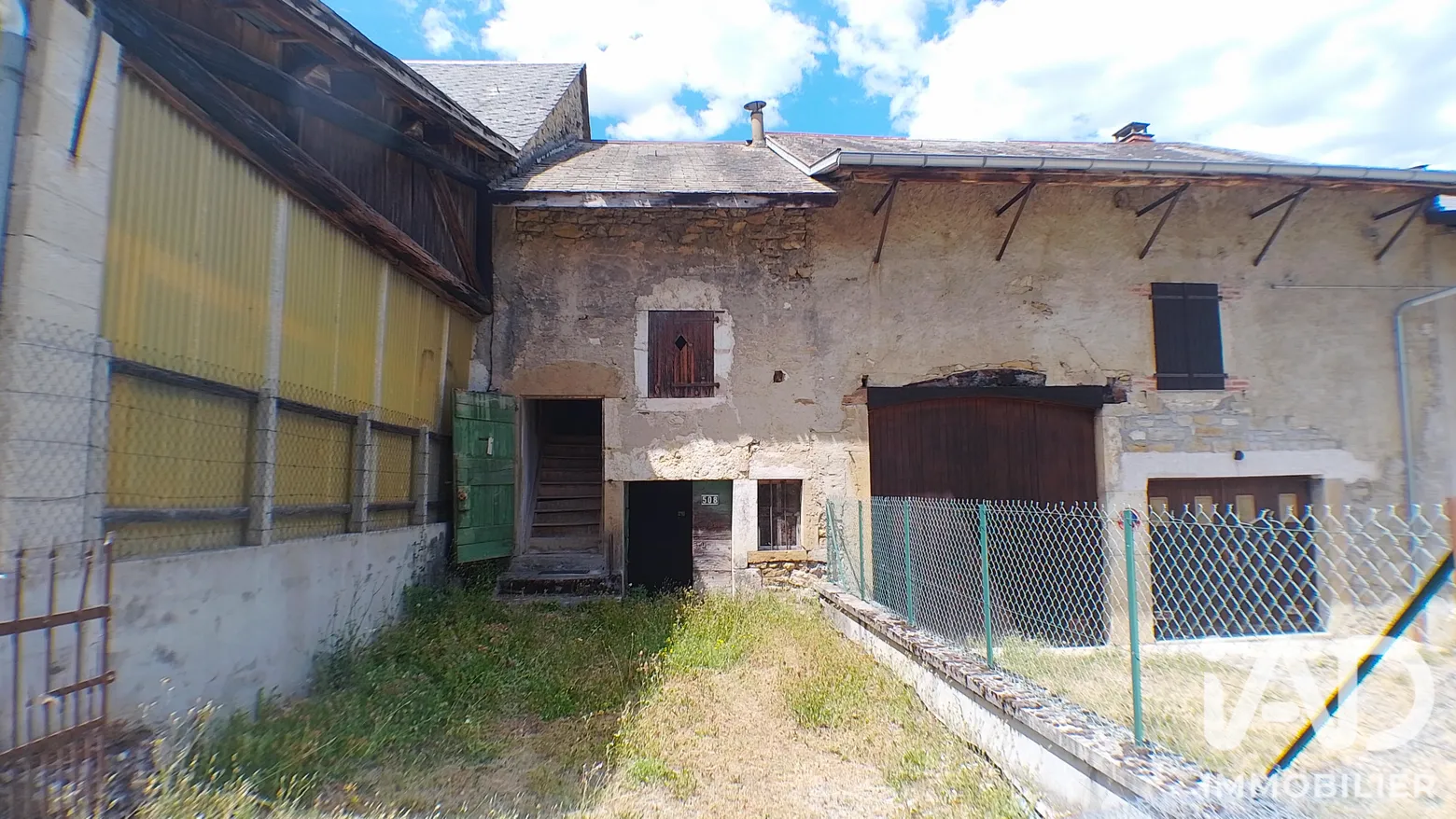 Vente maison à Cuzieu (01300) : maison de village 4 pièces 68 m² - 2053935