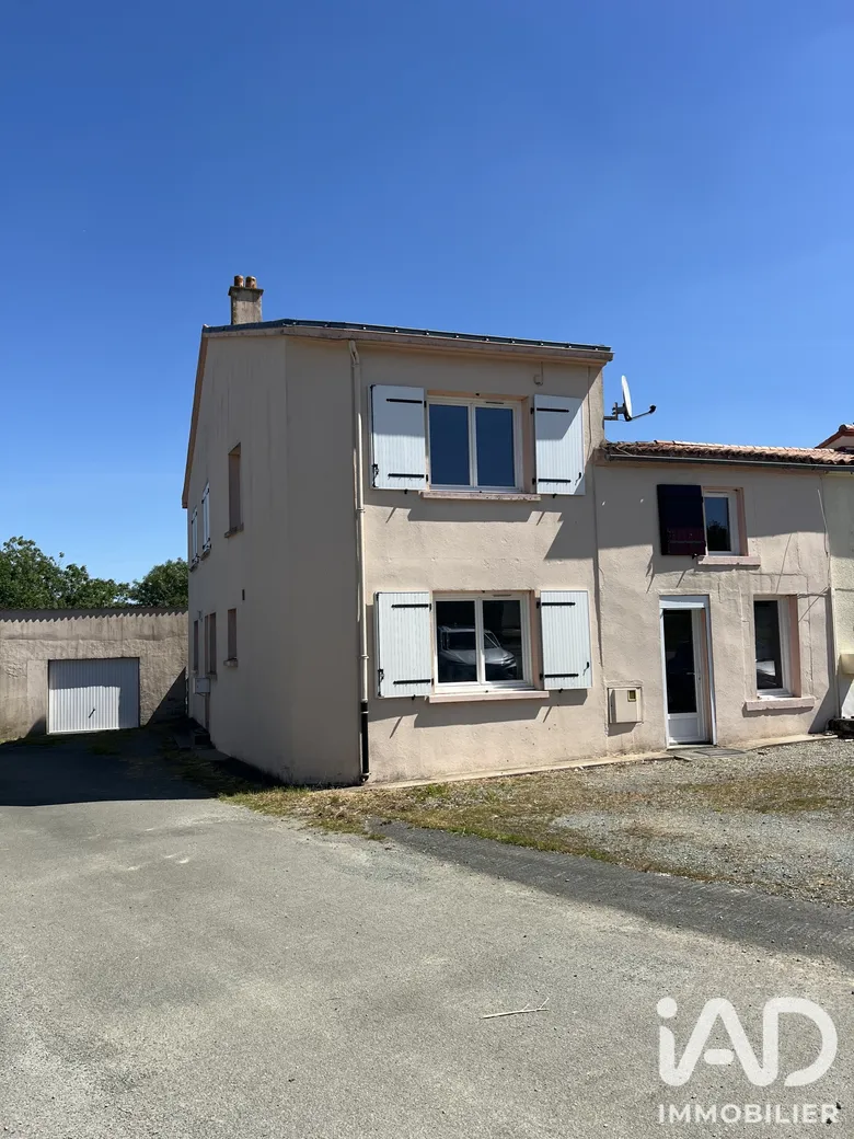 Maison 8 pièces 166 m² · à Monsireigne · 166 m² · 140 000 €