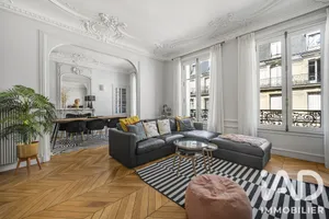 Apartment in Paris (75017)