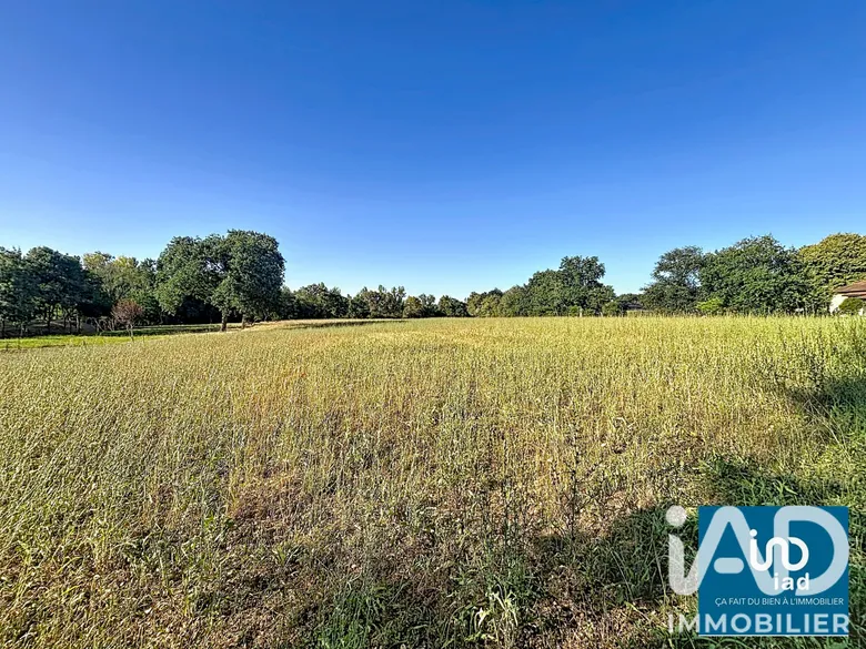 Terrain à bâtir à fleurance (32500) · 126 000 €