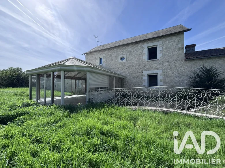 Maison 8 pièces 234 m² · à Ceaux-en-Loudun · 234 m² · 219 000 €