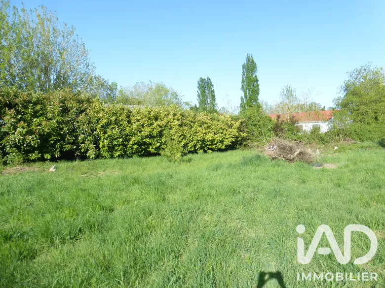 Terrain à Le Vanneau-Irleau (79270) · 42 500 €